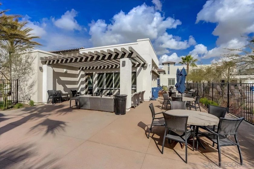 Welcome to Playa Del Sol living at its finest! This beautifully - photo 40