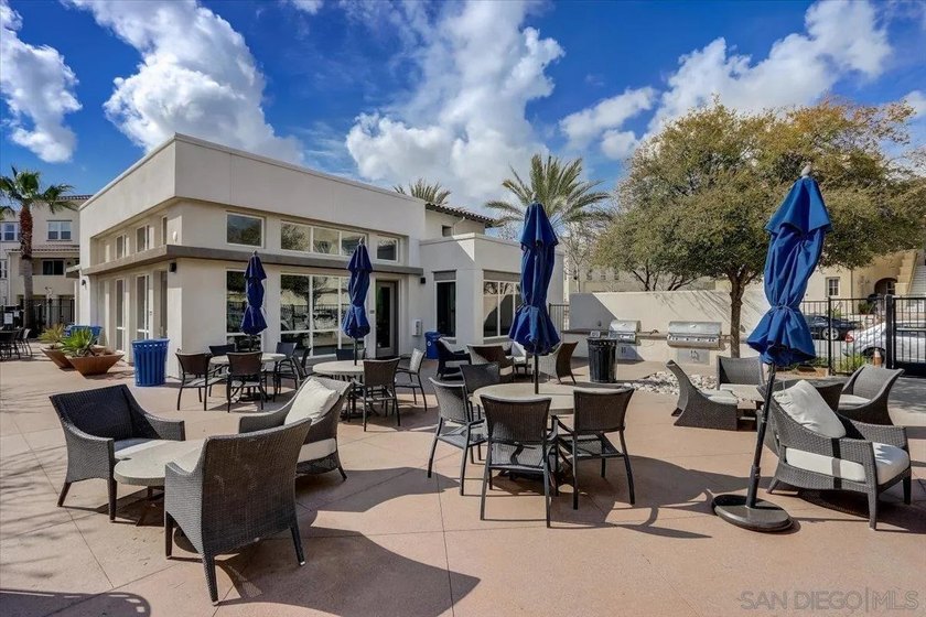 Welcome to Playa Del Sol living at its finest! This beautifully - photo 42