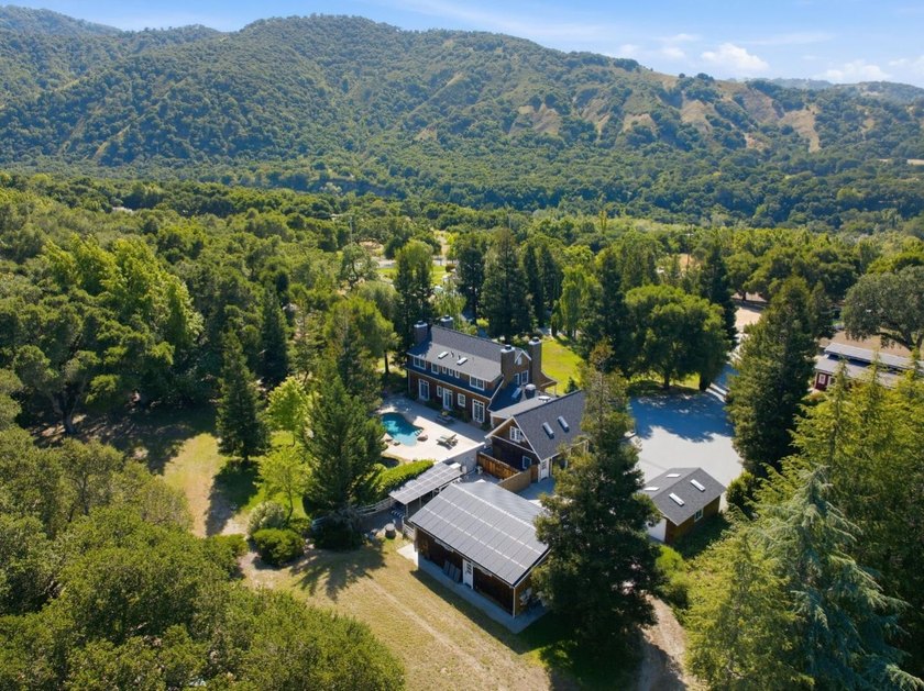 Welcome to 7 San Clemente, a stunning equestrian estate in the - photo 3