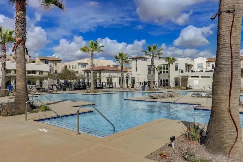 Welcome to Playa Del Sol living at its finest! This beautifully - photo 45