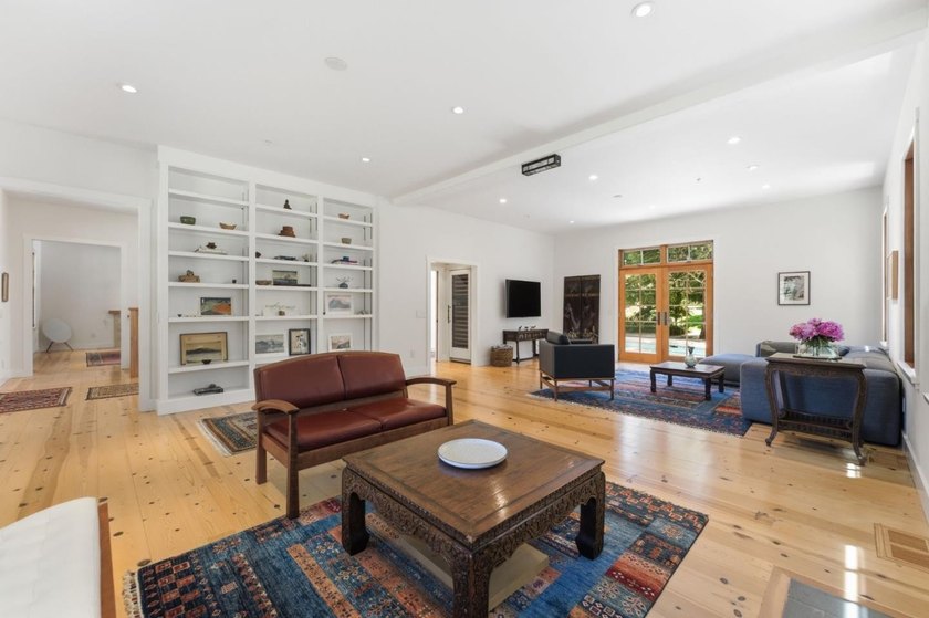 Welcome to 7 San Clemente, a stunning equestrian estate in the - photo 6
