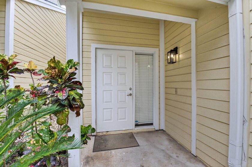 2-bedroom, 2-bathroom townhome is located in the highly - photo 3