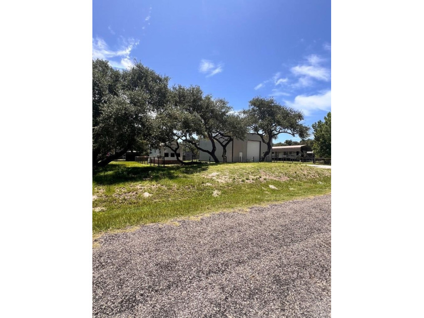 Two spacious lots with room to expand or customize. One lot - photo 7