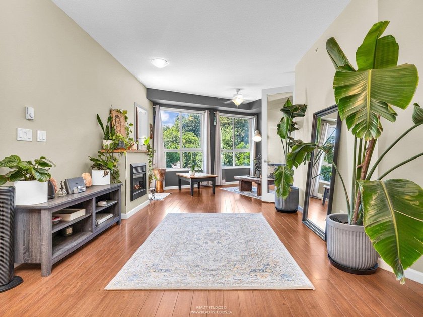 Remarkable 2 bedroom, 2 bathroom suite in *The Grove*, a - photo 3