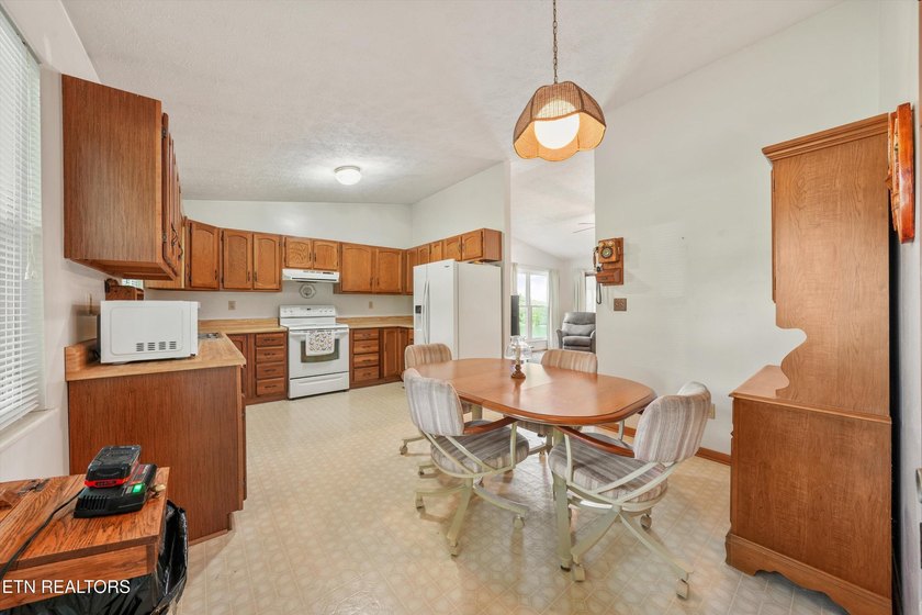 Douglas Lakefront Home. FIRST time on the Market! Lovely 2 bedrm - photo 7