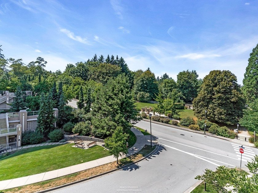 Remarkable 2 bedroom, 2 bathroom suite in *The Grove*, a - photo 9