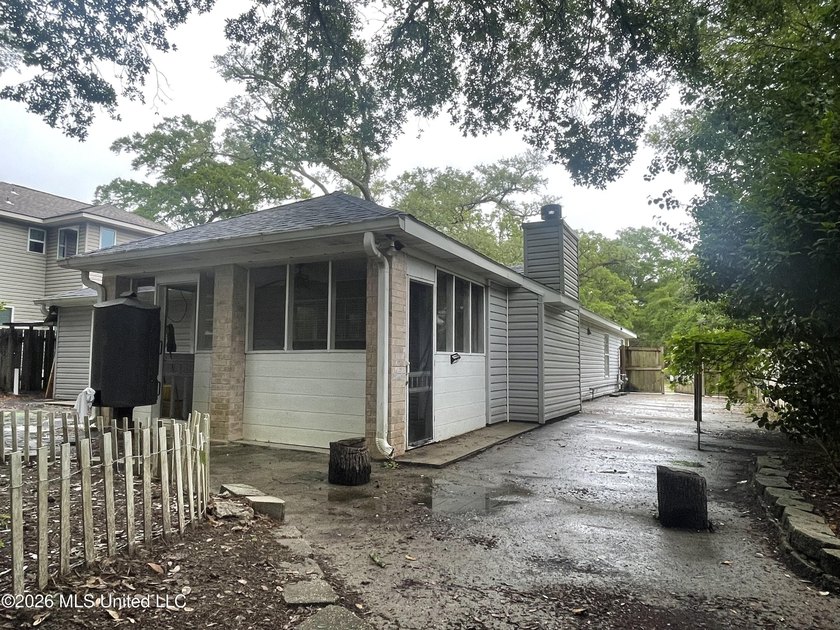 Great starter home in a convenient location! Just minutes from - photo 3