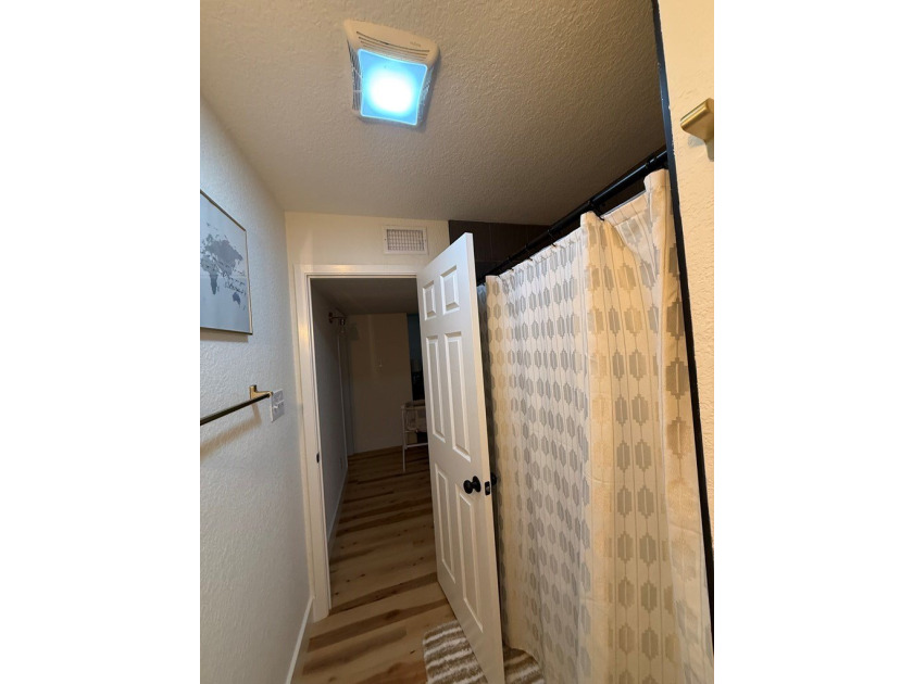 Cute as a Button! UPDATED &amp; REMODELED, move in ready, no city - photo 24