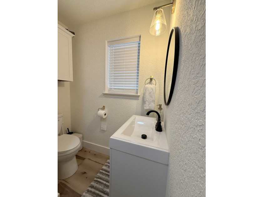 Cute as a Button! UPDATED &amp; REMODELED, move in ready, no city - photo 25