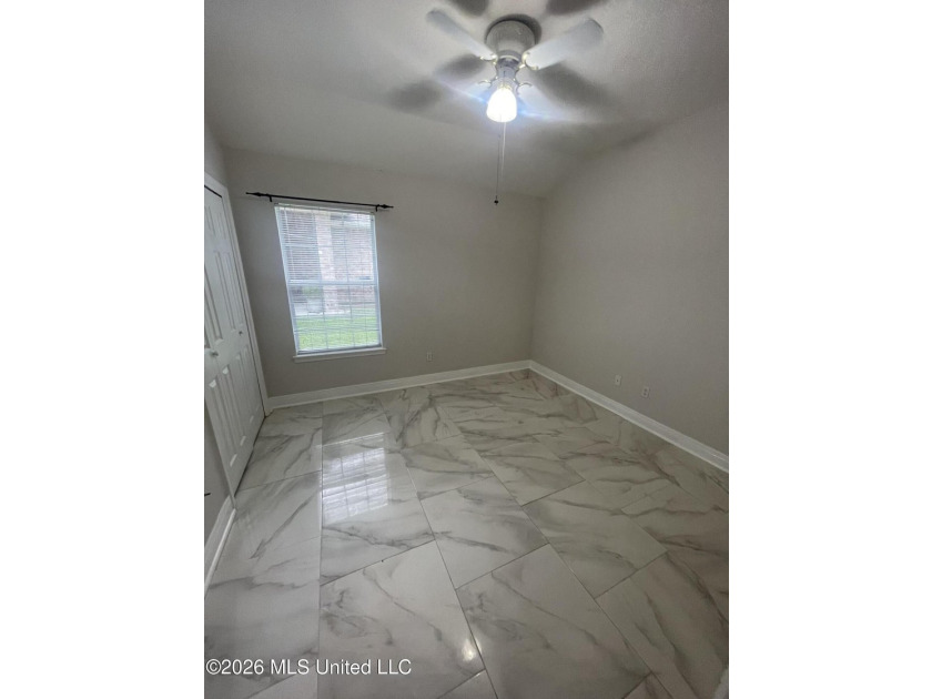 Great starter home in a convenient location! Just minutes from - photo 9