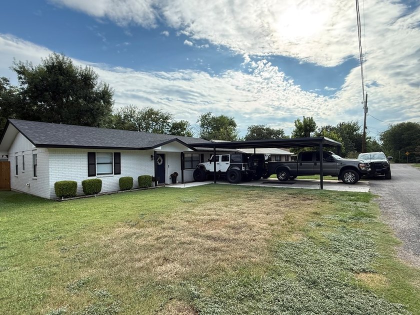 Cute as a Button! UPDATED &amp; REMODELED, move in ready, no city - photo 30