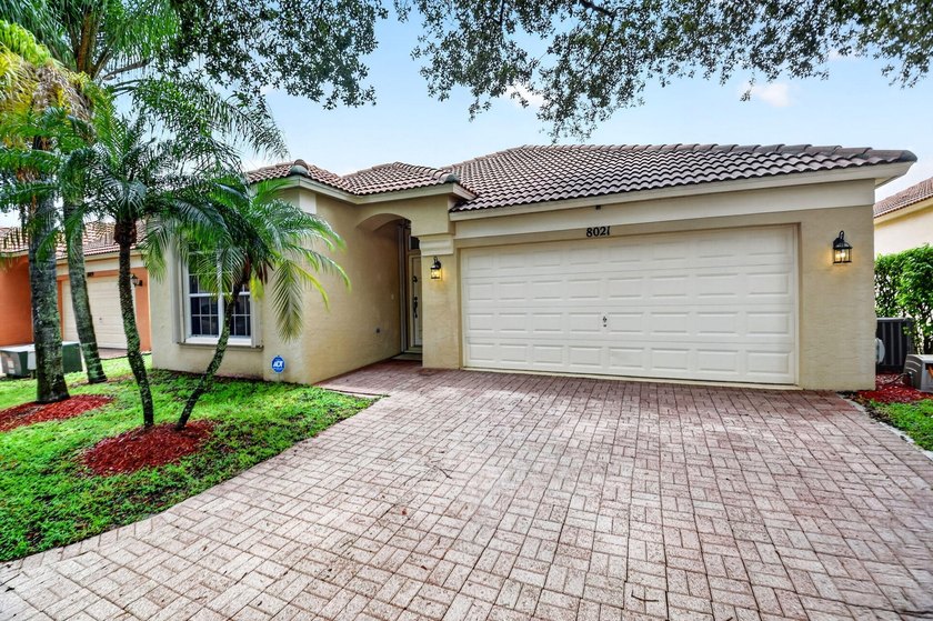 WOW - Awesome Lakefront home, turnkey and ready for new owners - photo 2