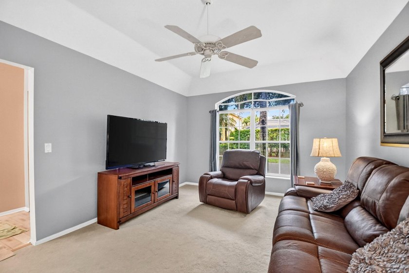 WOW - Awesome Lakefront home, turnkey and ready for new owners - photo 5