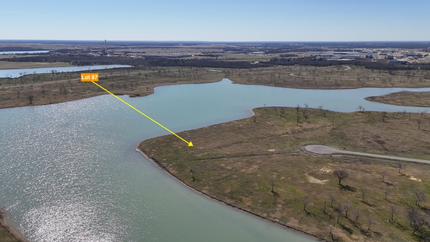 300+ feet of shoreline on Lake Halbert/Magnolia! - photo 5