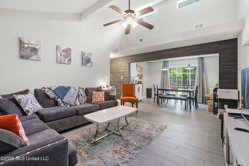 Welcome to your beautifully updated 3-bedroom, 2-bathroom home - photo 9