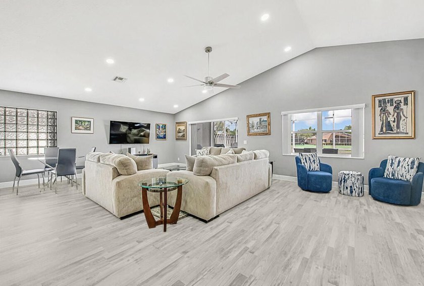 ENORMOUS GREAT ROOM! ONE OF A KIND OPEN FLOOR PLAN! LIKE NEW! - photo 5
