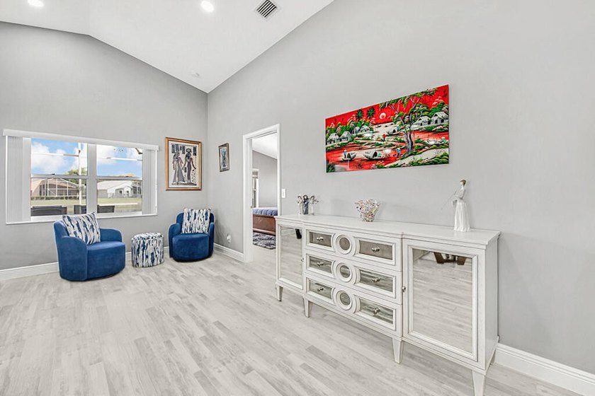 ENORMOUS GREAT ROOM! ONE OF A KIND OPEN FLOOR PLAN! LIKE NEW! - photo 6