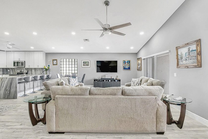 ENORMOUS GREAT ROOM! ONE OF A KIND OPEN FLOOR PLAN! LIKE NEW! - photo 7