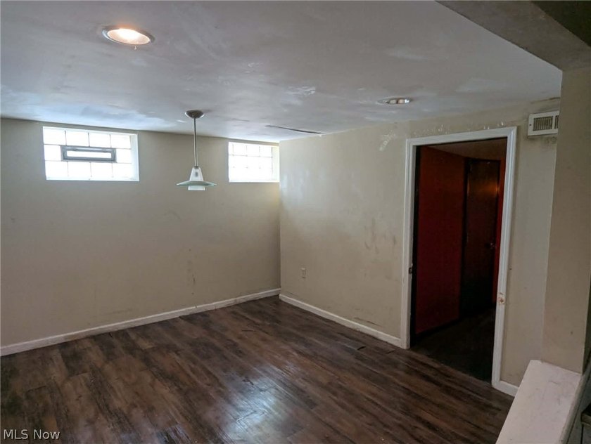 Welcome to 854 E 250th in beautiful Euclid, OH. This property is - photo 24