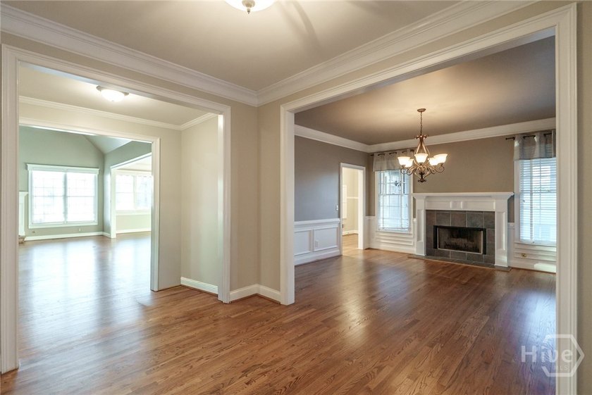 Beautiful 5-bedroom, 4.5-bath home located in the highly - photo 8
