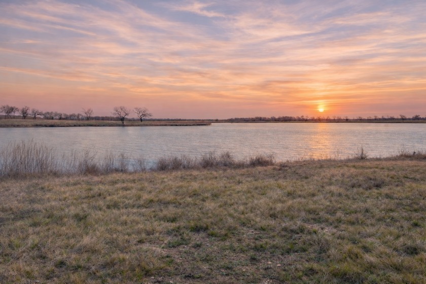 300+ feet of shoreline on Lake Halbert/Magnolia! - photo 4