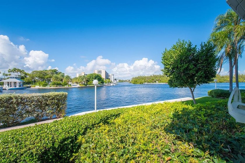 Experience the South Florida lifestyle in this tastefully - photo 6