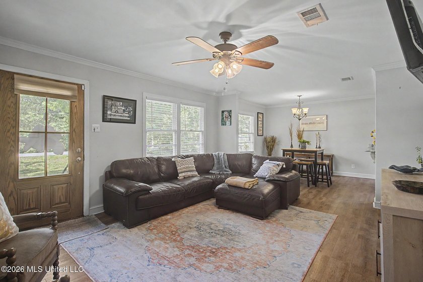 Welcome home to the heart of Bayou View! This beautifully newly - photo 3