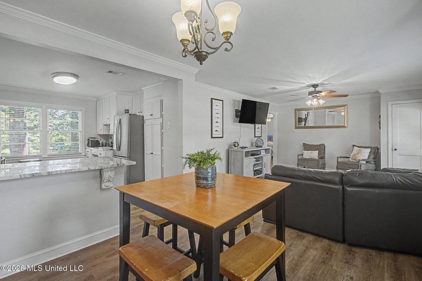 Welcome home to the heart of Bayou View! This beautifully newly - photo 5