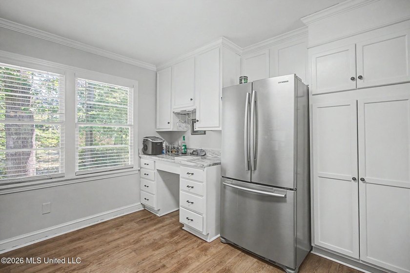 Welcome home to the heart of Bayou View! This beautifully newly - photo 8