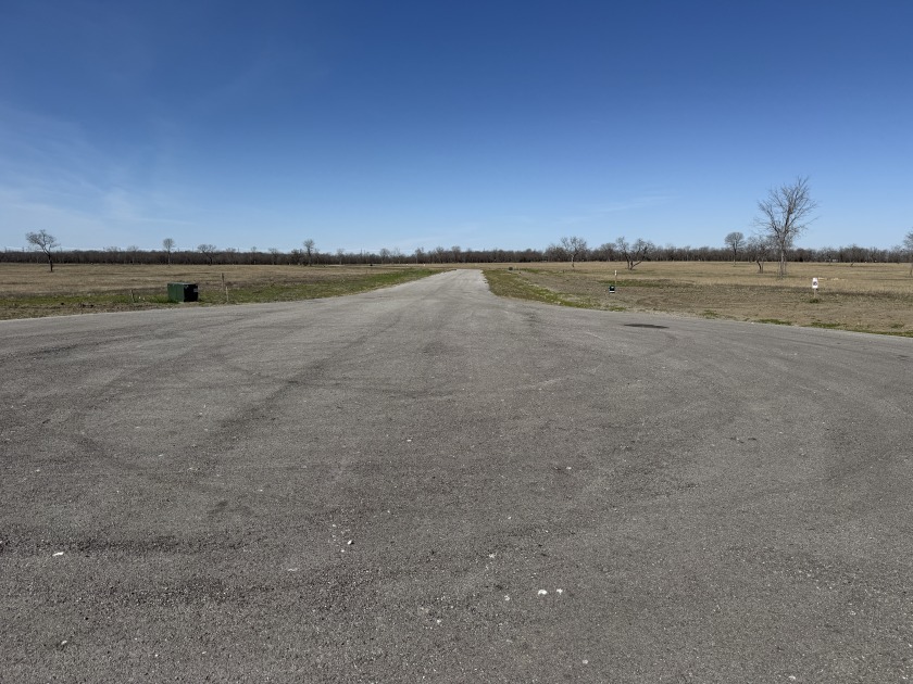 300+ feet of shoreline on Lake Halbert/Magnolia! - photo 10