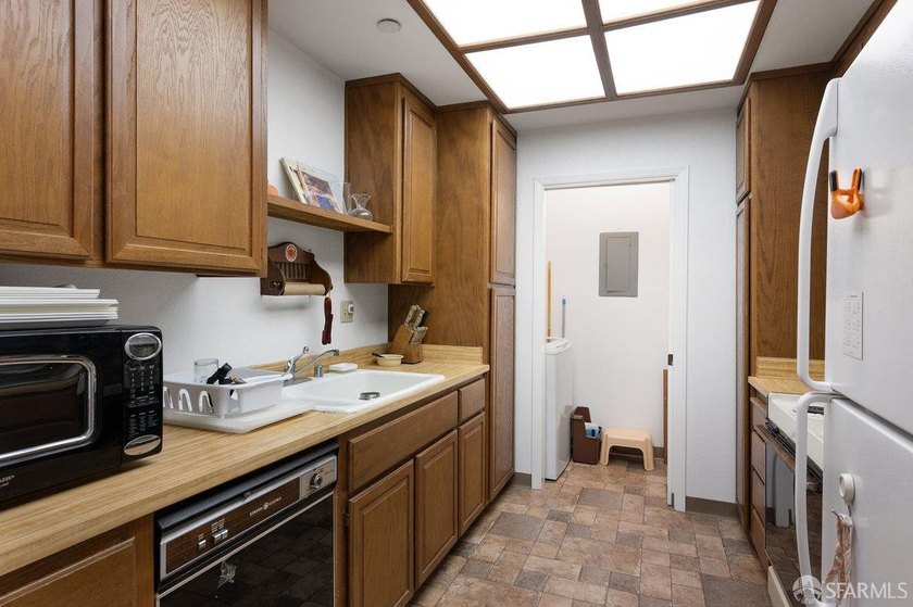 Situated in a lovely, wooded setting directly across from Stern - photo 16