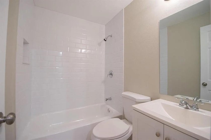 This stunning duplex in Fort Pierce has been fully renovated - photo 8