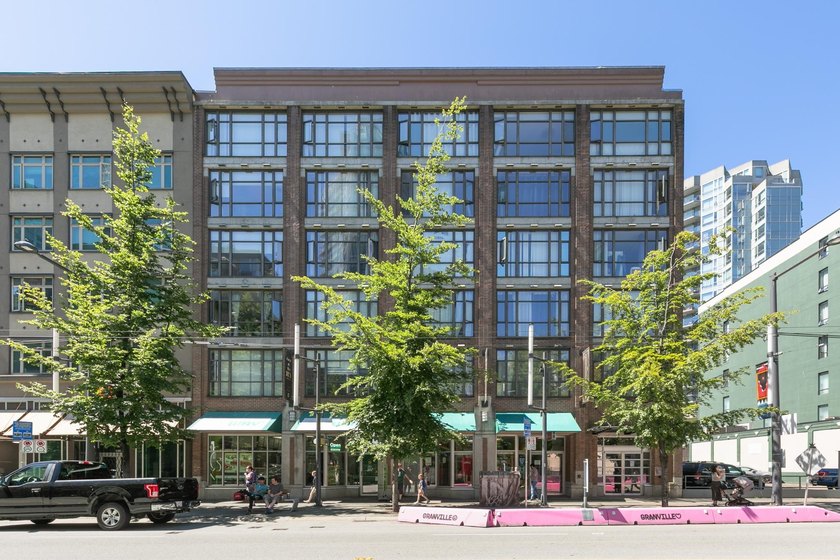 This bright condo offers exceptional value, perfect for savvy - photo 2