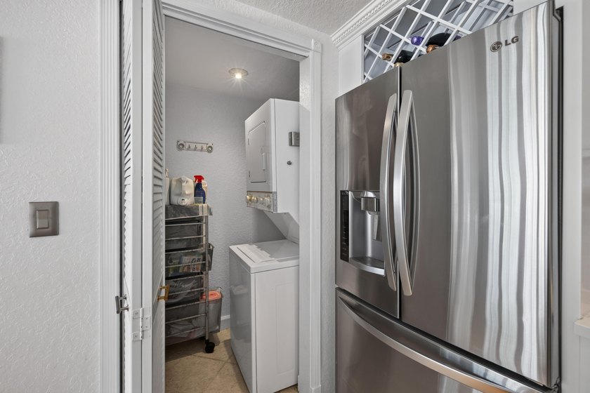 Beautifully updated and move-in ready, this spacious 2BR/2BA - photo 6