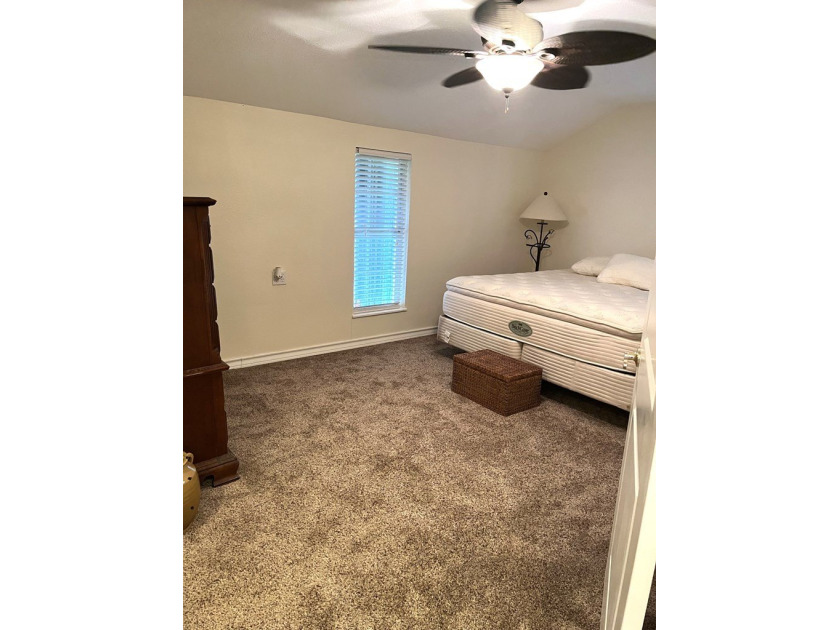 Partially remodeled two bedroom home near Aransas Bay. On three - photo 8