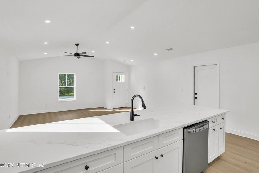 Welcome to your dream home in a charming, non-HOA community! - photo 6