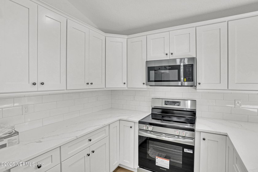 Welcome to your dream home in a charming, non-HOA community! - photo 7