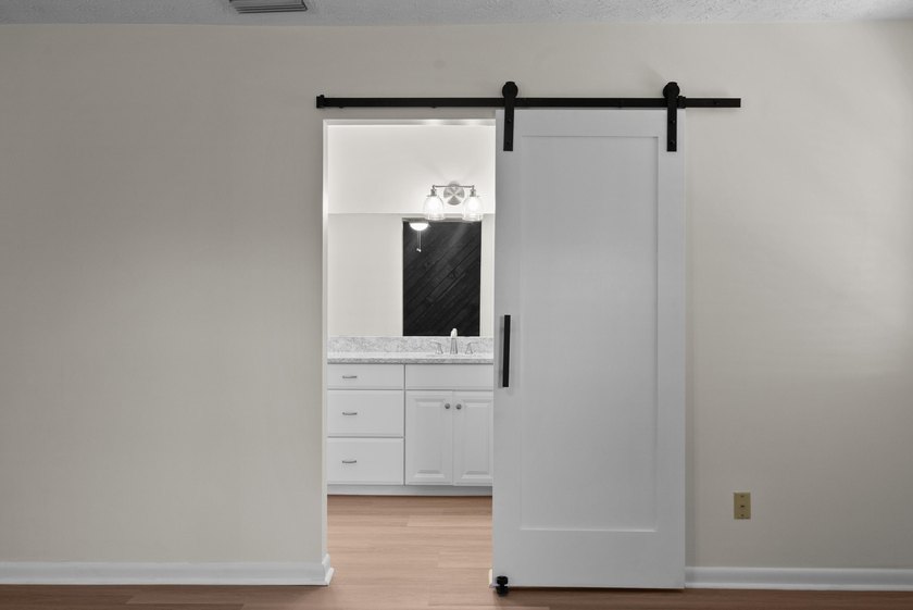 Welcome to this well-appointed single-family residence in North - photo 7