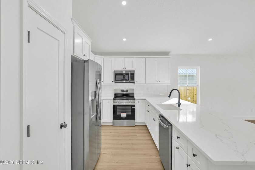Welcome to your dream home in a charming, non-HOA community! - photo 8
