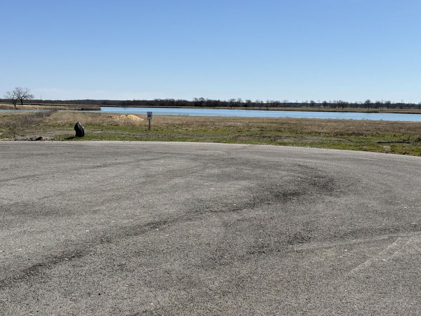 300+ feet of shoreline on Lake Halbert/Magnolia! - photo 8