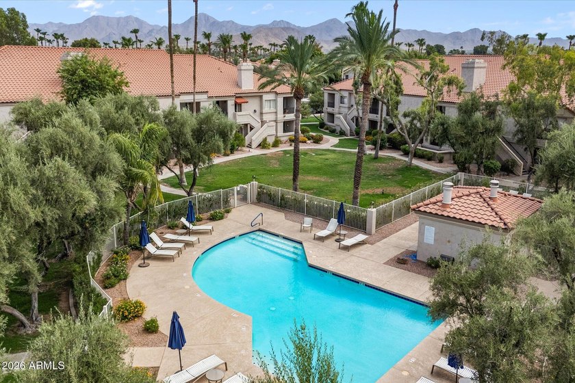 Thoughtfully renovated 2-bed, 2-bath condo in the guard-gated - photo 18