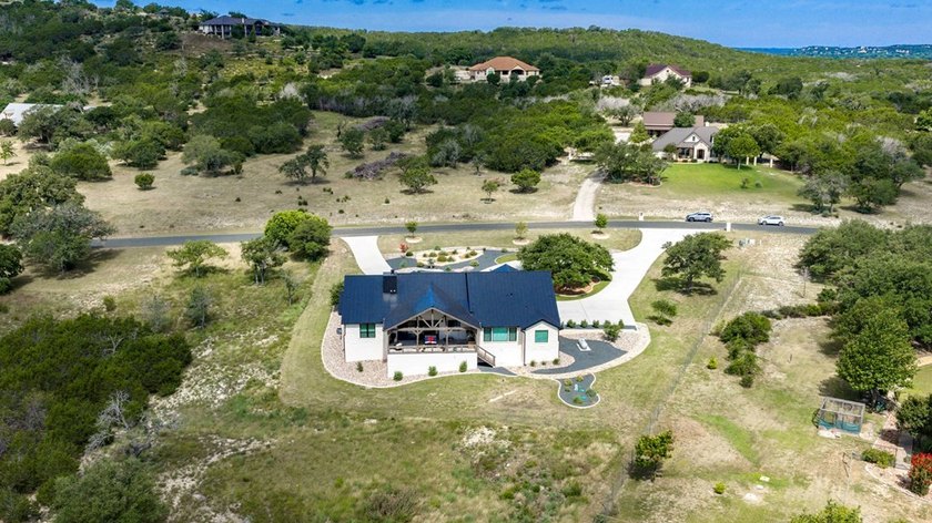 Experience luxury living in this magnificent one-story 4-bedroom - photo 13