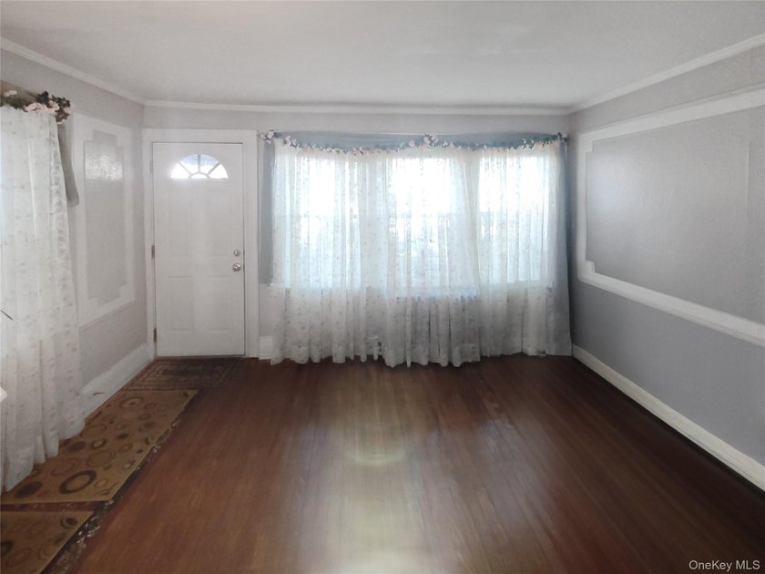 Welcome to this charming Richmond Hill residence ideally located - photo 4