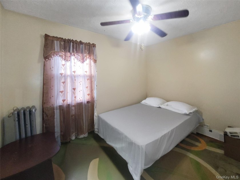 Welcome to this charming Richmond Hill residence ideally located - photo 10