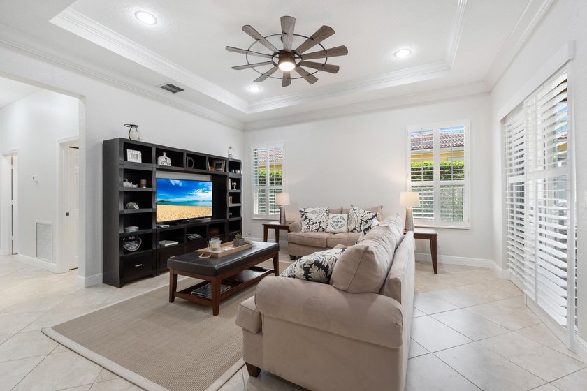 Welcome to this charming CORNER UNIT 2-bedroom, 2-bathroom villa - photo 7