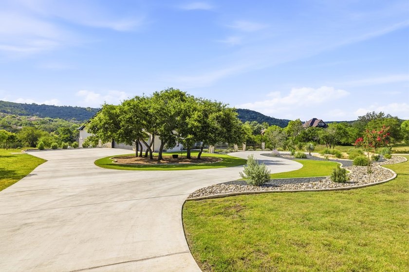 Experience luxury living in this magnificent one-story 4-bedroom - photo 39