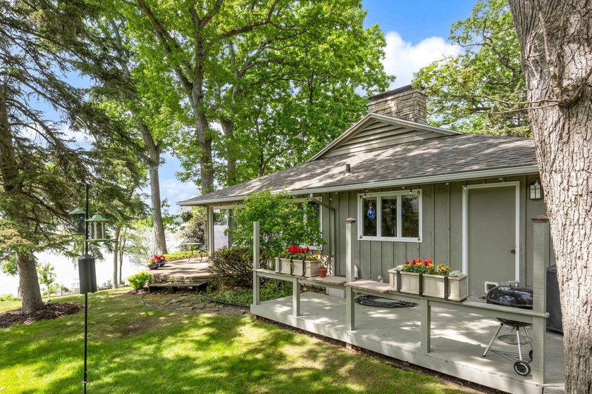 This 4-bedroom, 3-bath midcentury lake home offers 100 feet of - photo 47