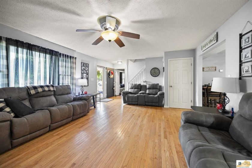 The square footage tells the story. With approximately 3,000 - photo 4