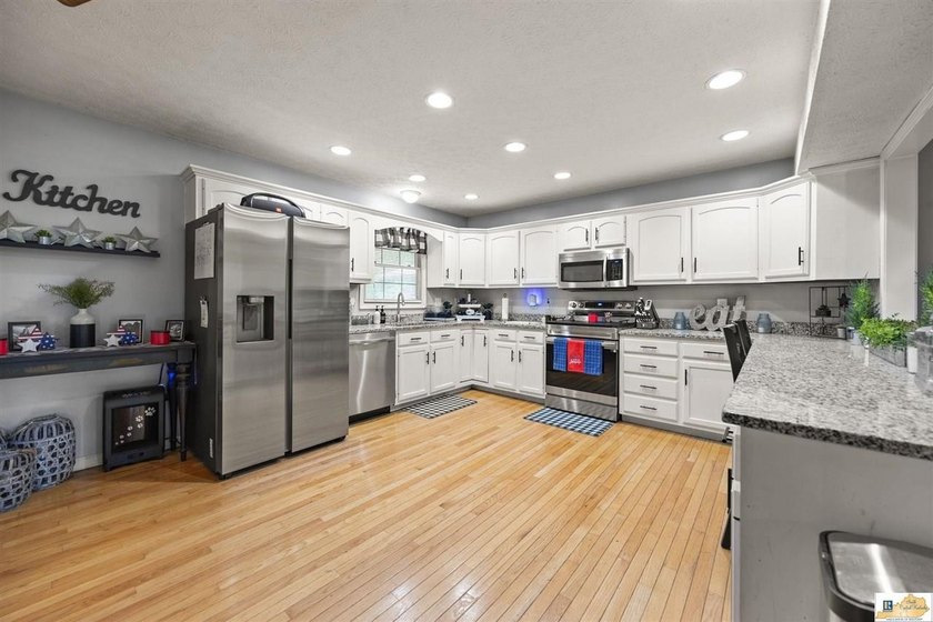 The square footage tells the story. With approximately 3,000 - photo 5