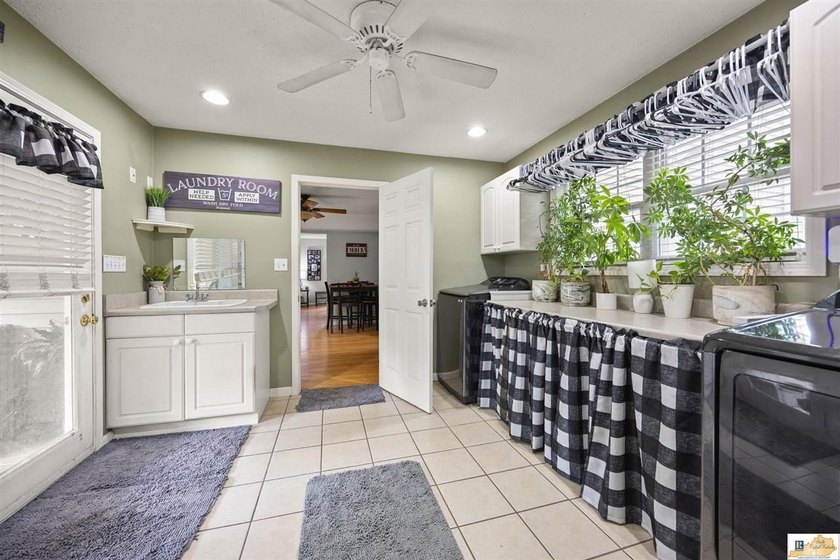 The square footage tells the story. With approximately 3,000 - photo 9